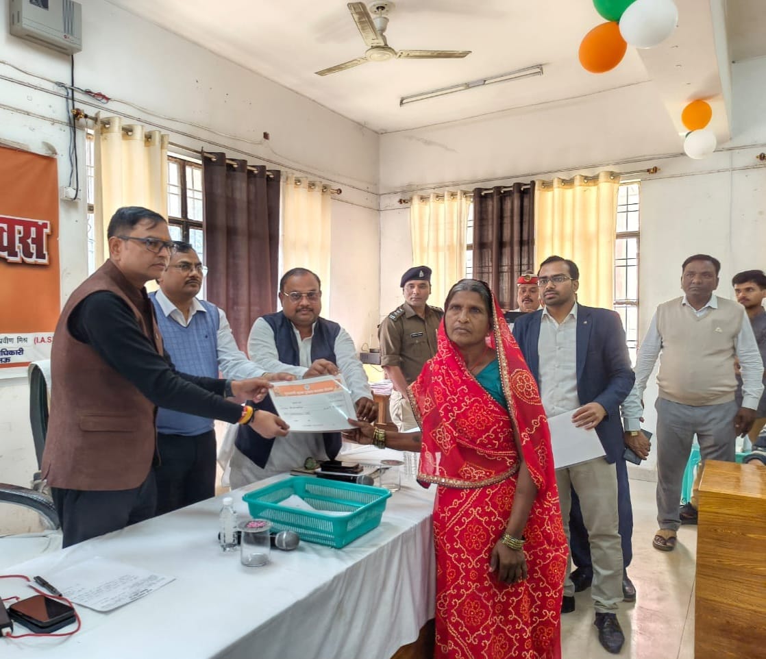 Assistance of Rs 5 lakh each was given to the dependents of two deceased.