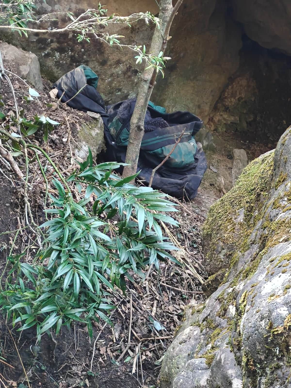 पुंछ जिले की सुरनकोट तहसील में सुरक्षाबलों द्धारा ध्वस्त किया गया आतंकी ठिकाना और उसमें से बराम