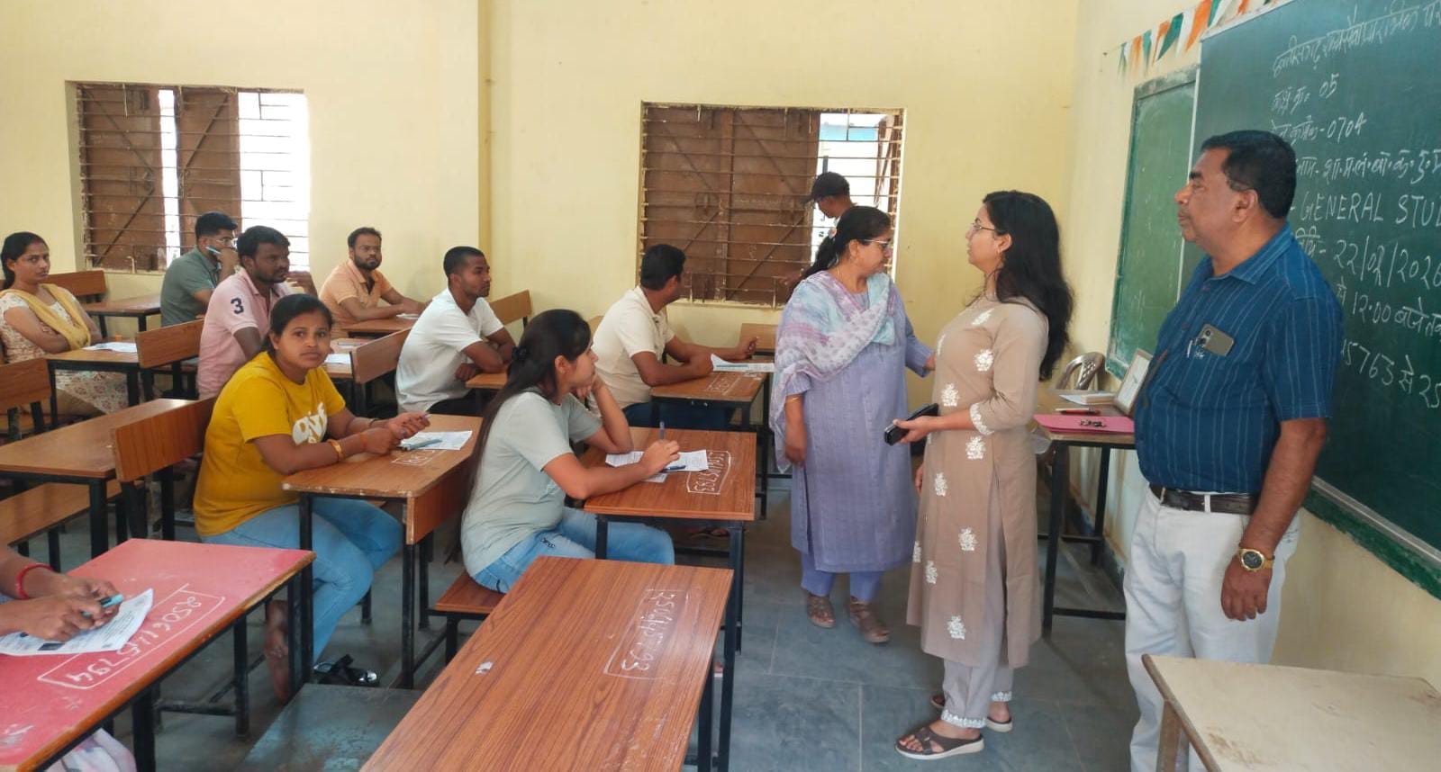 परिक्षा में शामिल अभ्यर्थी
