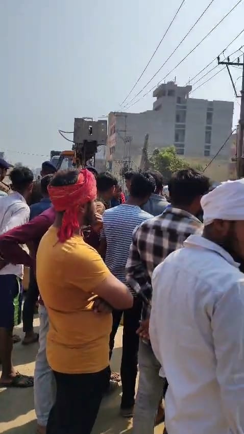 Husband and wife died in a road accident in Bihta, Patna.