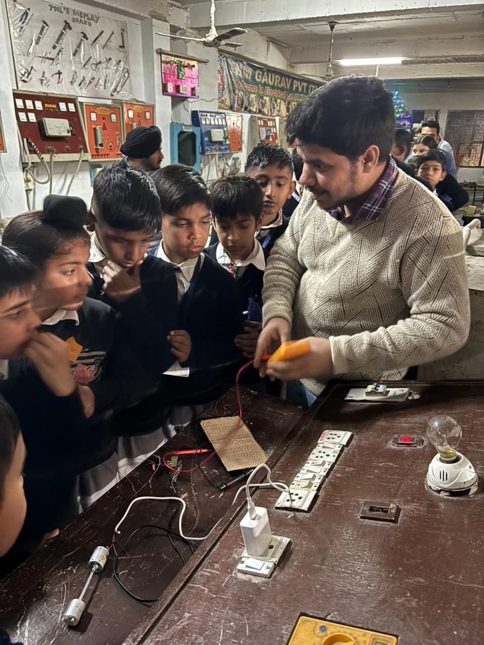Skill is the real degree of the future, students in Santoshgarh saw the world of talent.