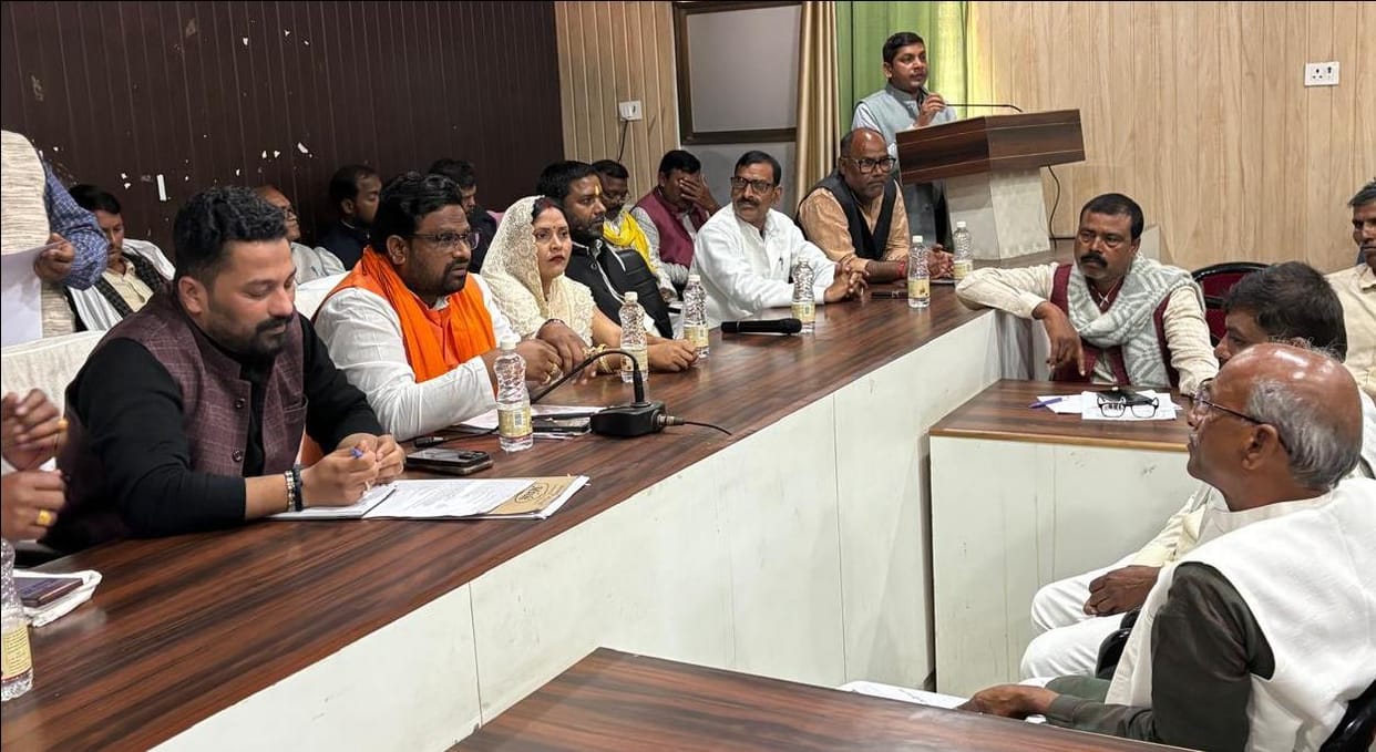The issue of not providing honorarium was raised in the area panchayat meeting.