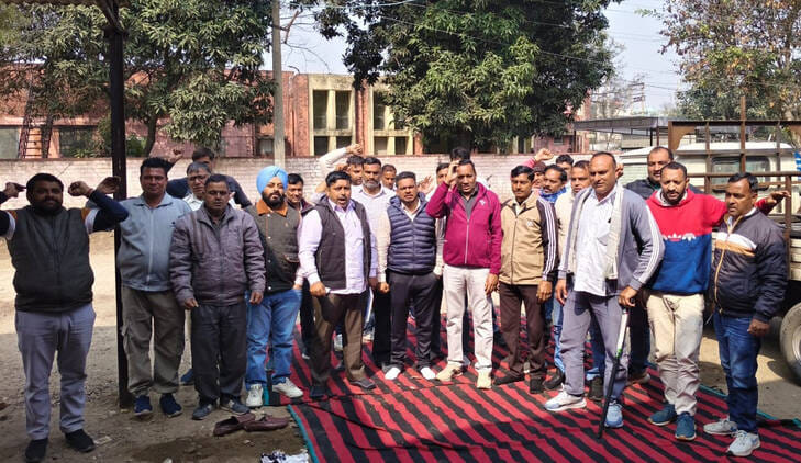 The employees expressed their anger by raising slogans