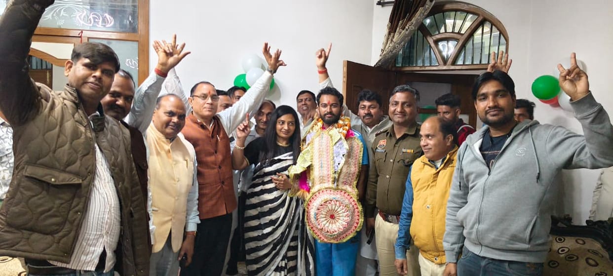 Aryan welcomed after returning from Indonesia with a gold medal