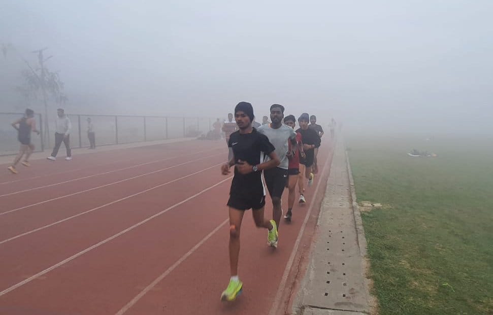 Fog in the morning, sunshine during the day, temperature dropped by three degrees
