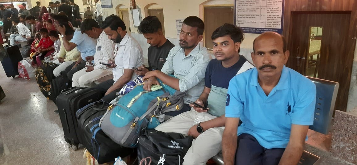 Holi special train arrived 4:30 hours late on the first day itself.