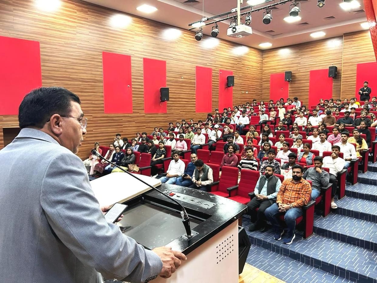 The Vice Chancellor gave the mantra of service and discipline to the youth.