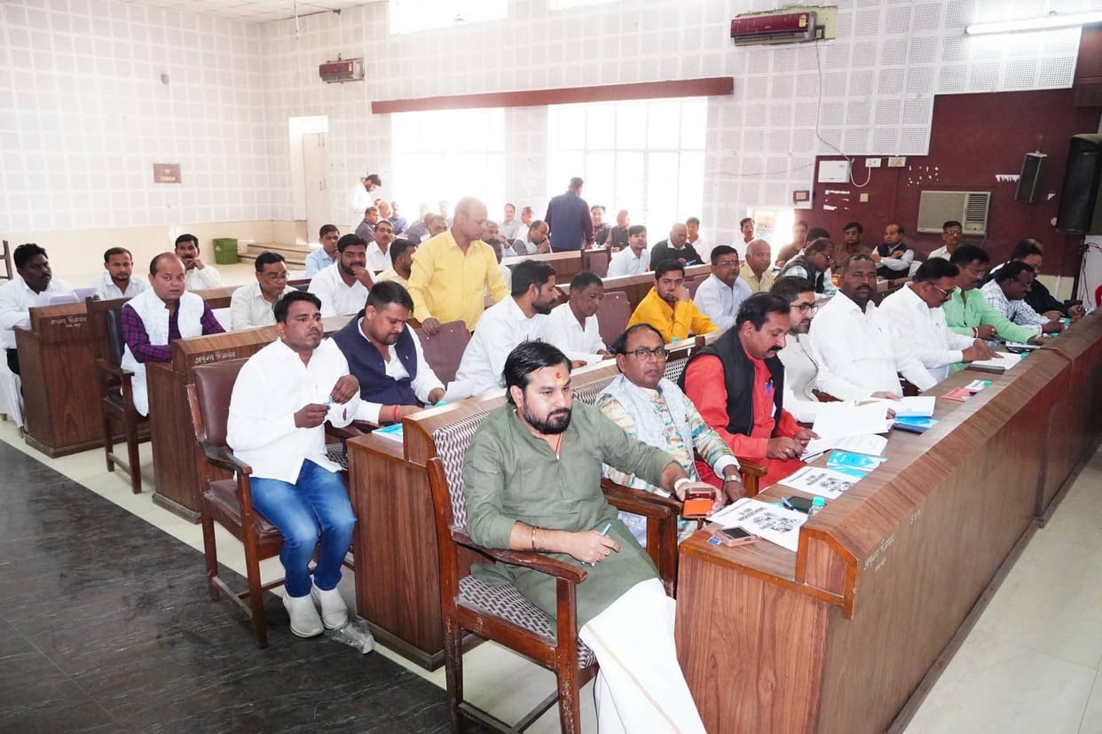 Uproar in Municipal Corporation board meeting, two councillors resign