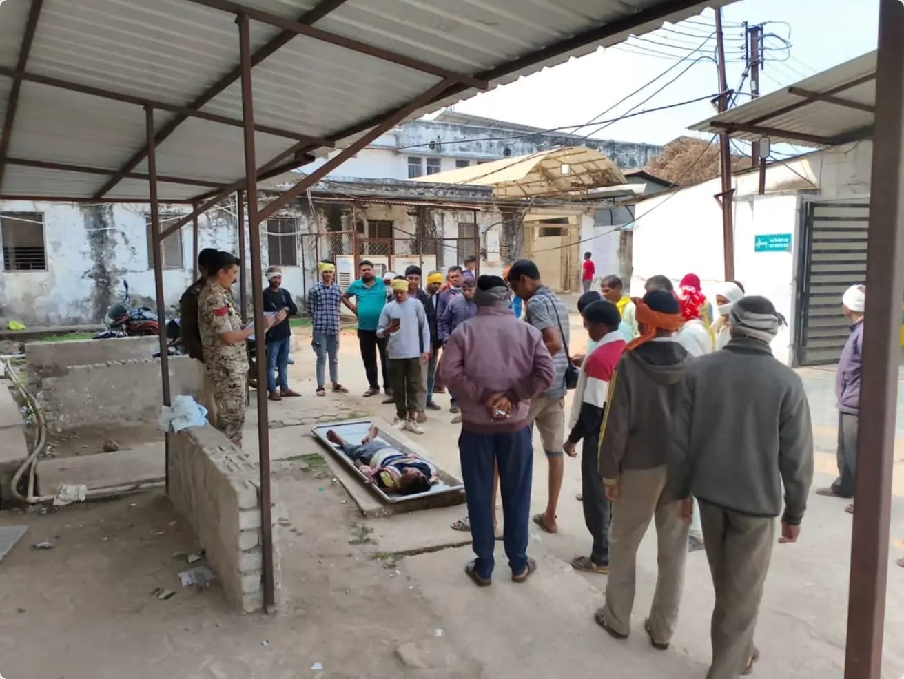 अस्पताल में मौजूद परिजन