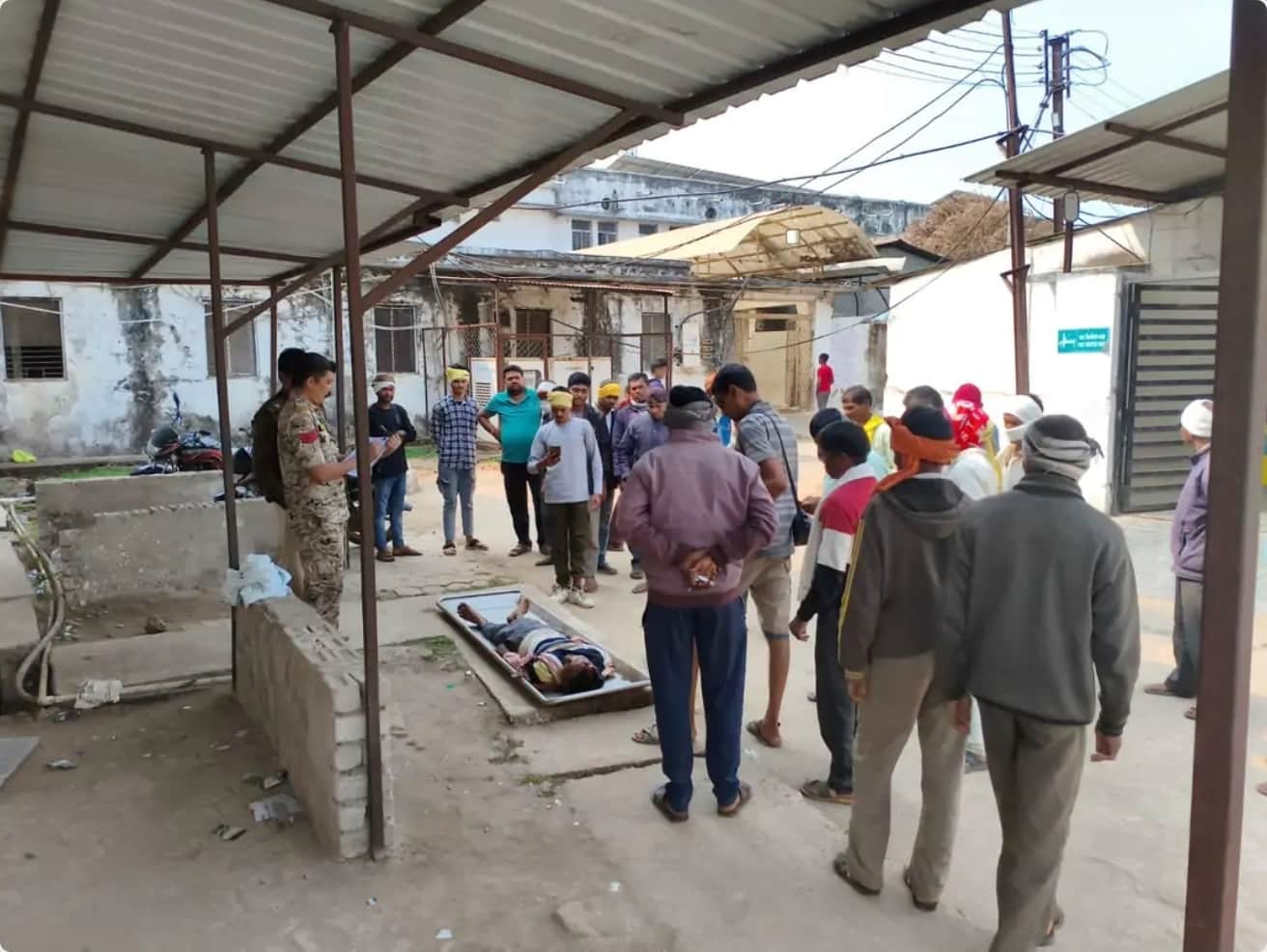 अस्पताल में मौजूद परिजन