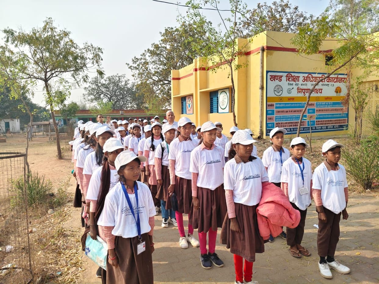 Group of students leaves for educational tour
