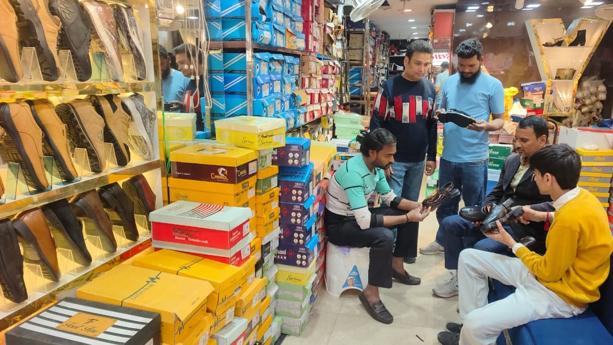City's footwear market decorated with Holi special collection