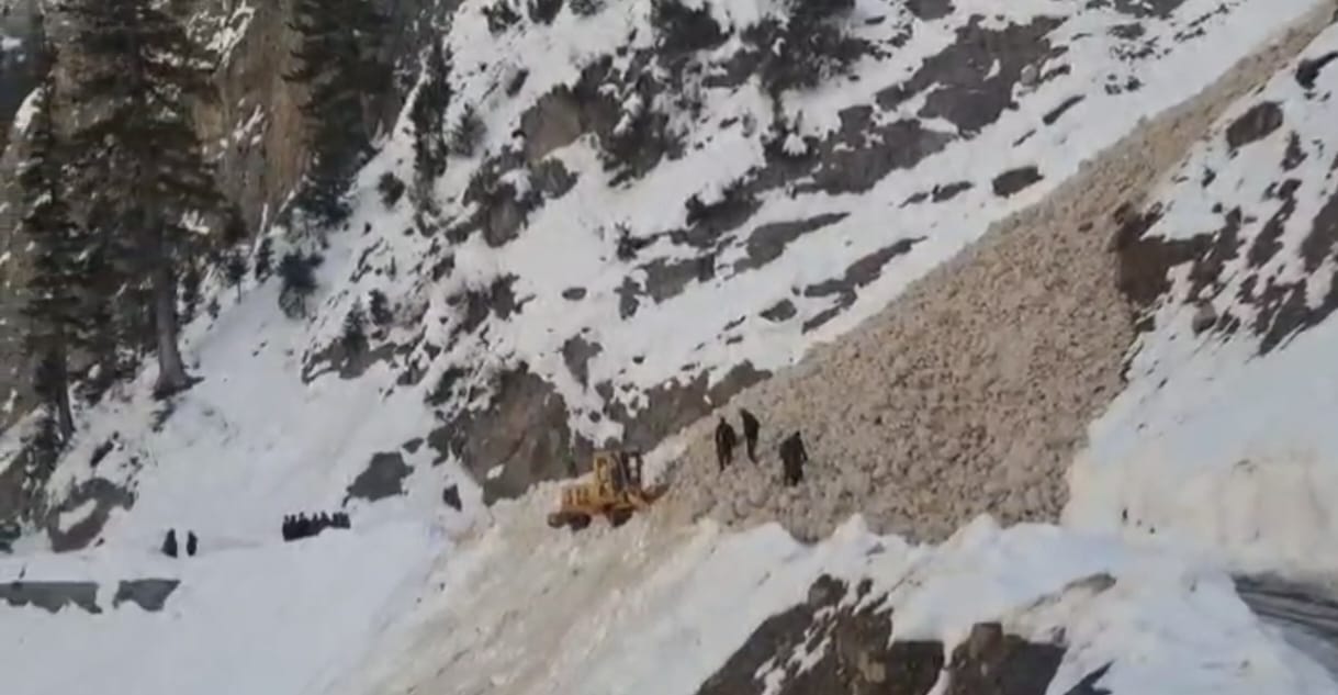 Srinagar, Snow Sliding, Bandipora-Gurej Road Closed, Traffic Not Moved