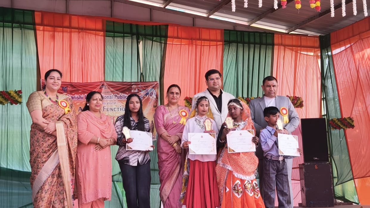 Students gave presentation on the theme of Ek Bharat Shreshtha Bharat.
