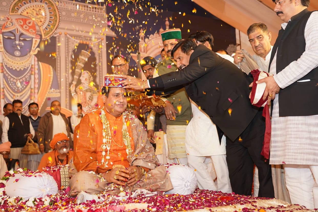 Hemanand ascended the throne of Dera Baba Rudranand.