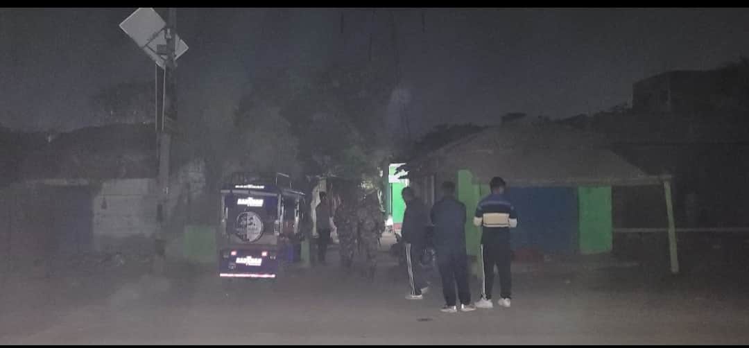 एसटीएफ पर हमला के बाद पुलिस घेराबंदी करते