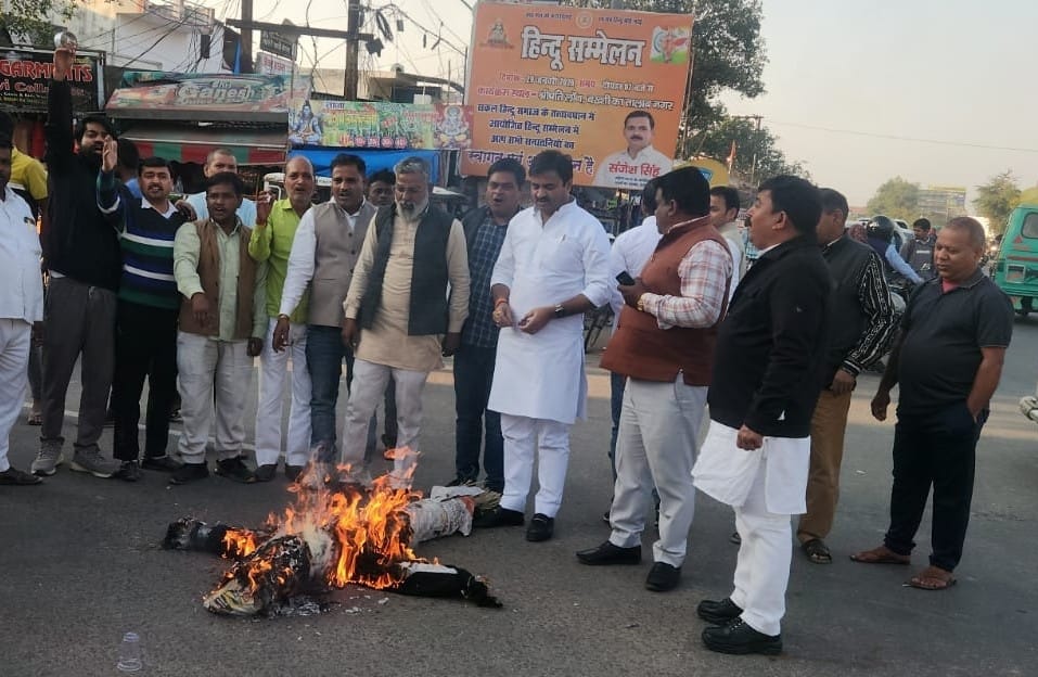 BJP Kisan Morcha burns effigy of Rahul Gandhi