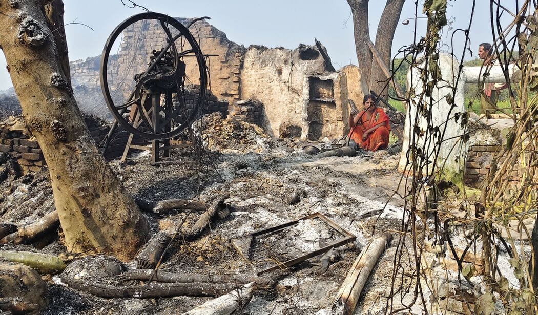 Household burnt due to fire in the room, young woman got scorched