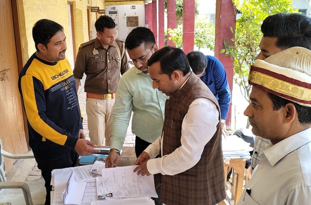 Eight thousand claims and objections were received at the special camp of SIR.