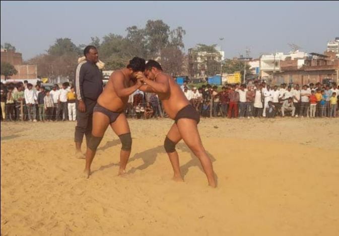 Pandit Thapa of Nepal defeated Baradev of Prayagraj.
