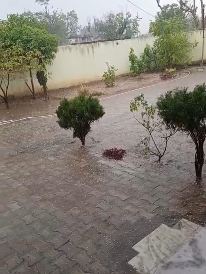 Several villages in Nizampur were hit by rain and hailstorms.