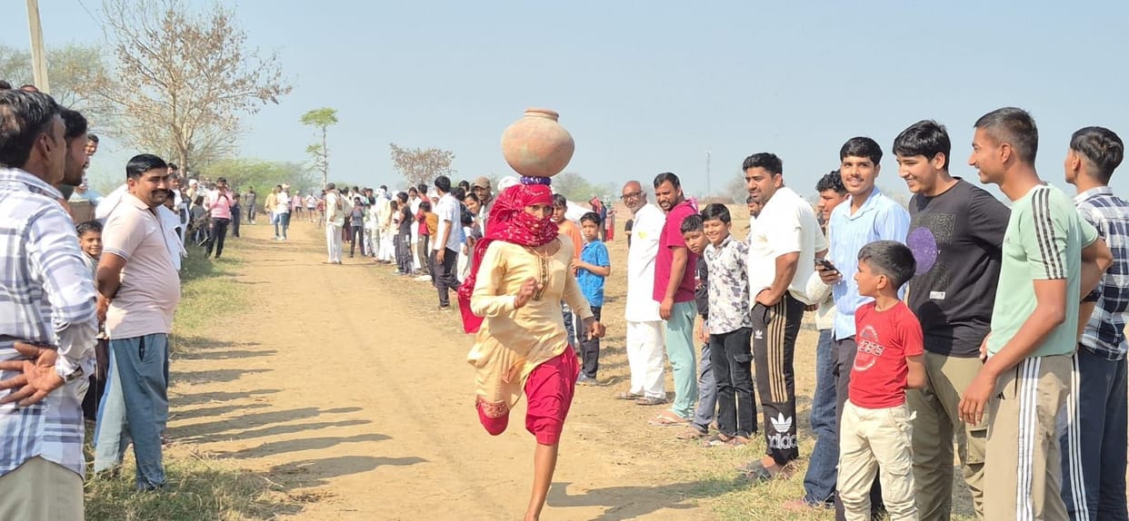 Mother-daughter team wins Matka race and Sagwan team wins Kabaddi