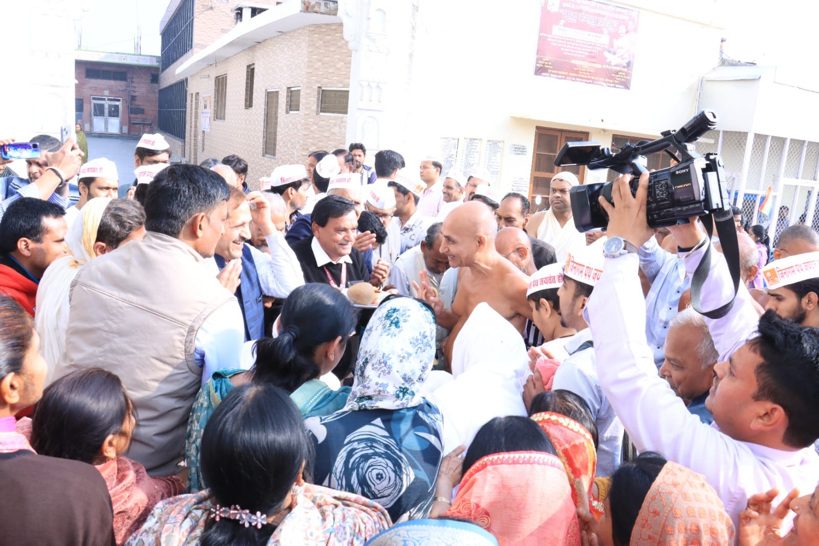 Acharya Vimarsha Sagar enters Hastinapur before the Ashtanhika Mahaparva