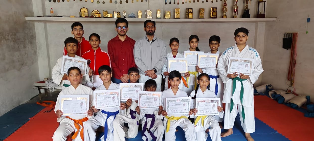 15 players passed the belt test in Karate