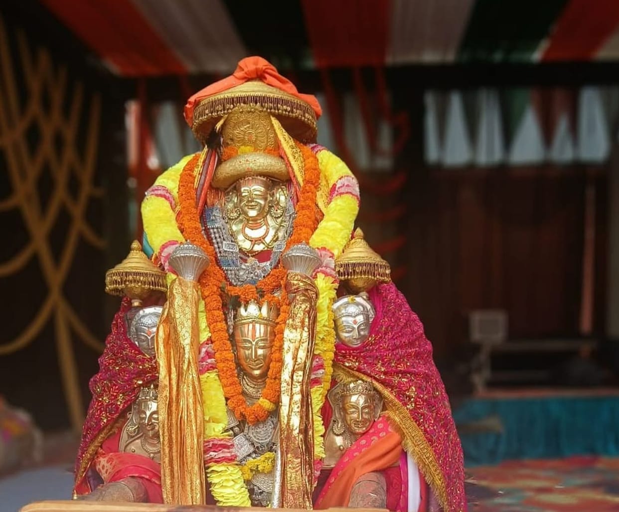 Dev Khudiyal left for the temple after blessing the people of Mandi.