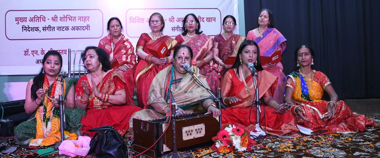 Spring came on stage in the songs of women