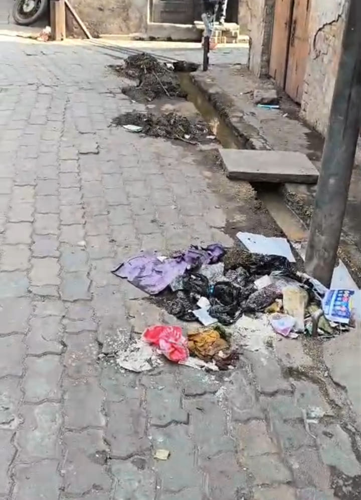 Showed the garbage lying around the mosque