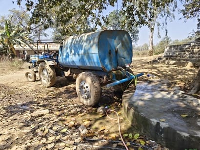 Water supply from tankers at Myorpur station