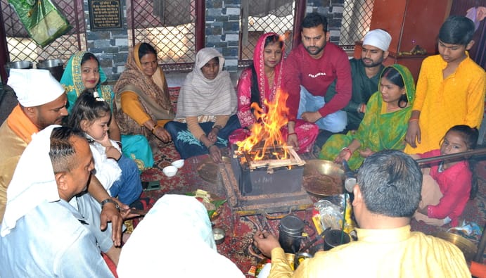 Wishing for world welfare by offering sacrifice in the havan