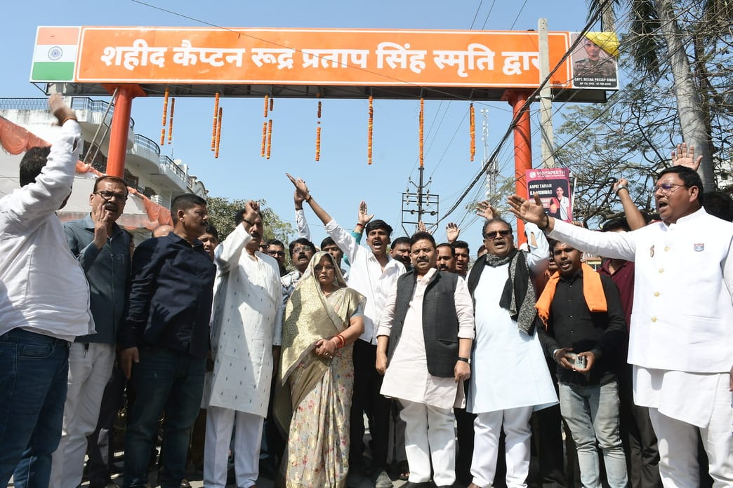 Minister of State inaugurated two memorial gates