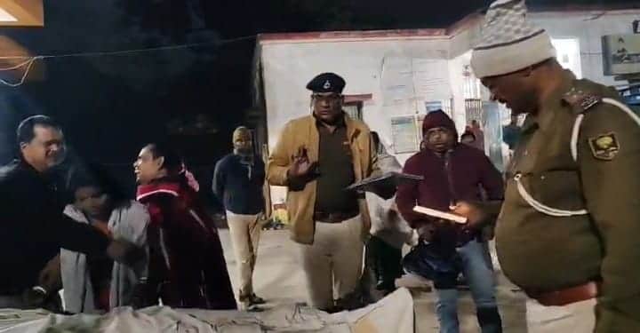 पूर्णिया जीएमसीएच में लाश के पास रोते बिखलते परिजन