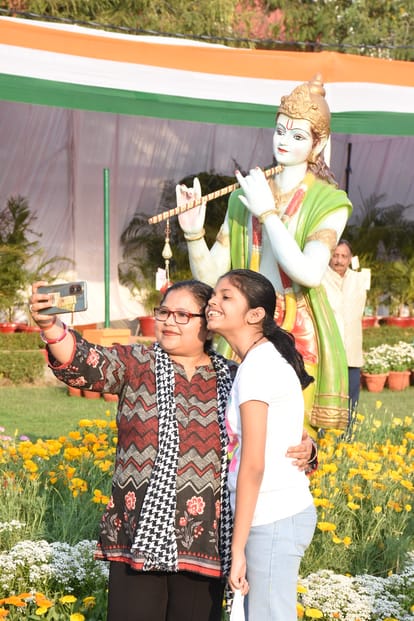 Talent blossomed in the fair of fragrances, received respect