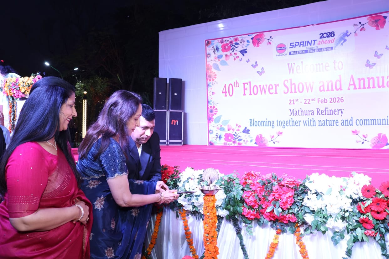 The 40th annual flower show was held at the refinery.