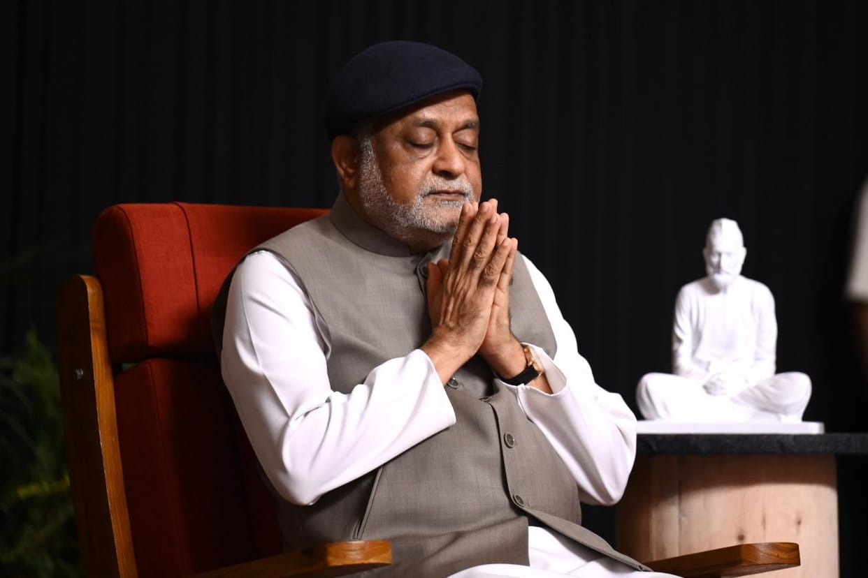 The third phase concludes; practitioners meditate.