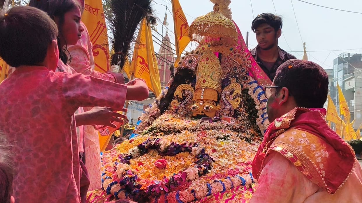 Shyam Prabhu's Nishan Yatra immersed in devotion and colors