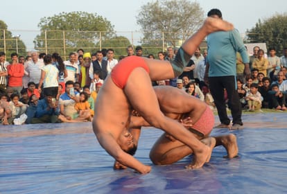 Sanju from Kanpur defeated Manoj from Bareilly.