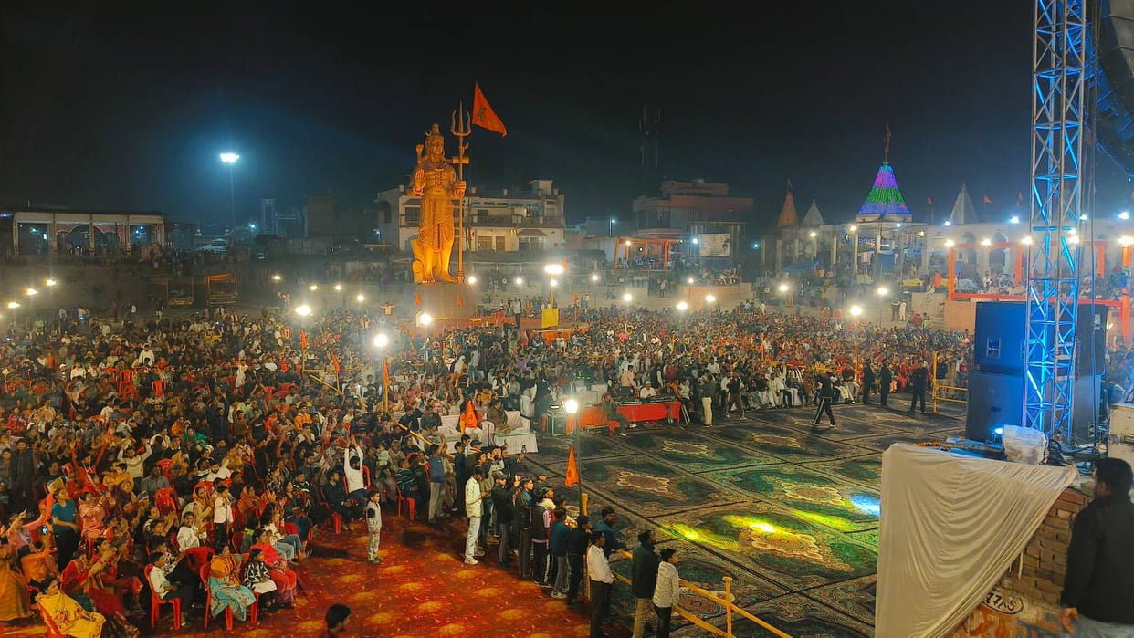Choti Kashi Shiva Utsav evening was decorated with the hymns of Hemant Brijwasi