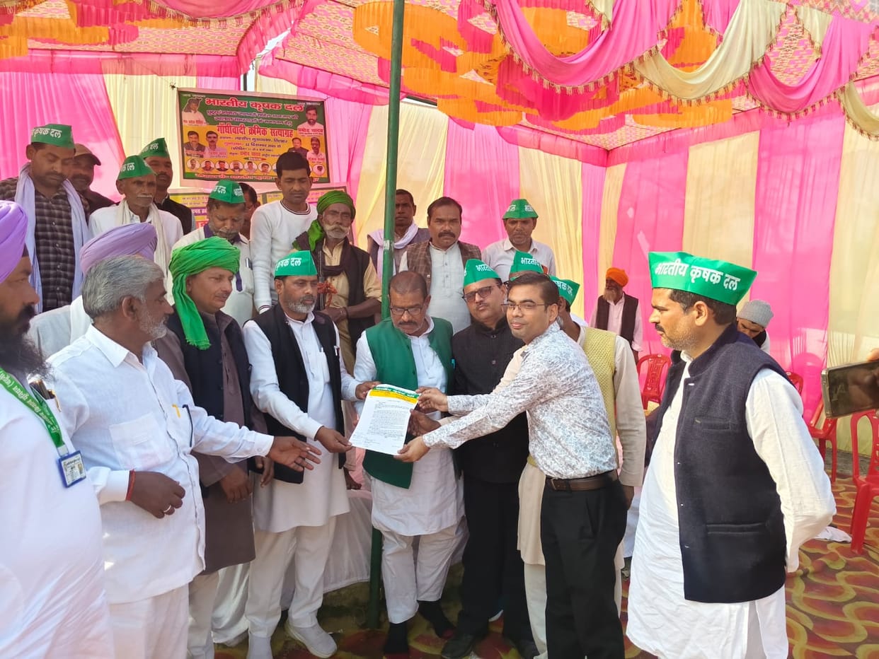 Issues of stray cattle and support price were raised in the Kisan Panchayat.