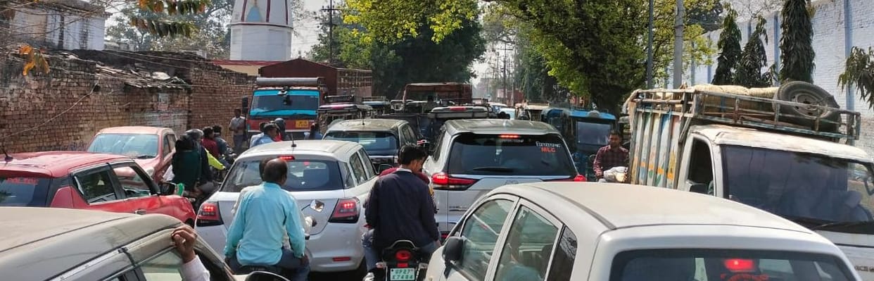 Roads jammed during the festive season, vehicles crawled on Jail Road