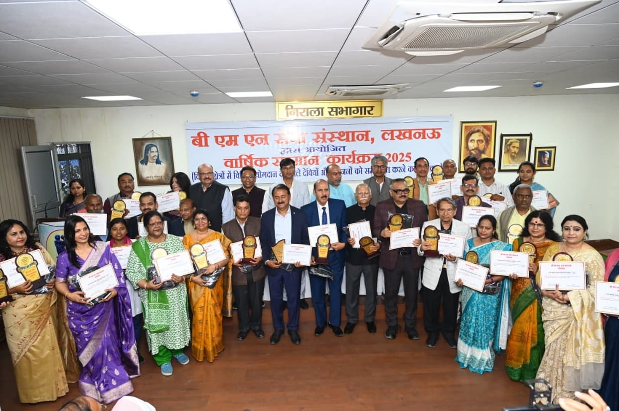 Honoring dignitaries for outstanding service