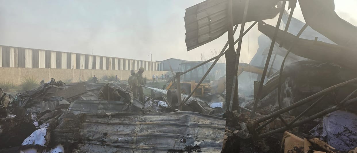 The fire in two factories in the industrial area was extinguished after a lot of effort.
