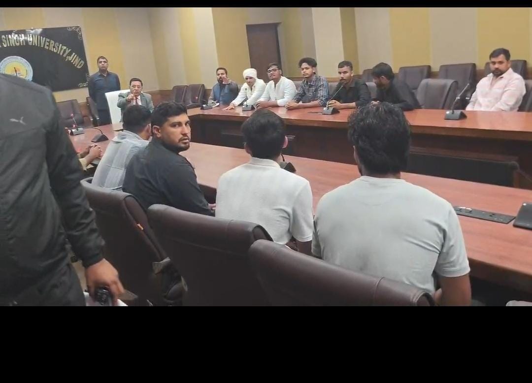 Students stage protest at VC's office over poor quality food