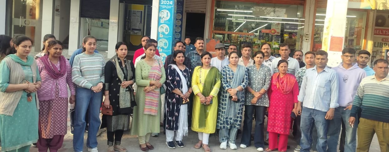 Parents created ruckus over closure of Aakash Shikshan Sansthan branch