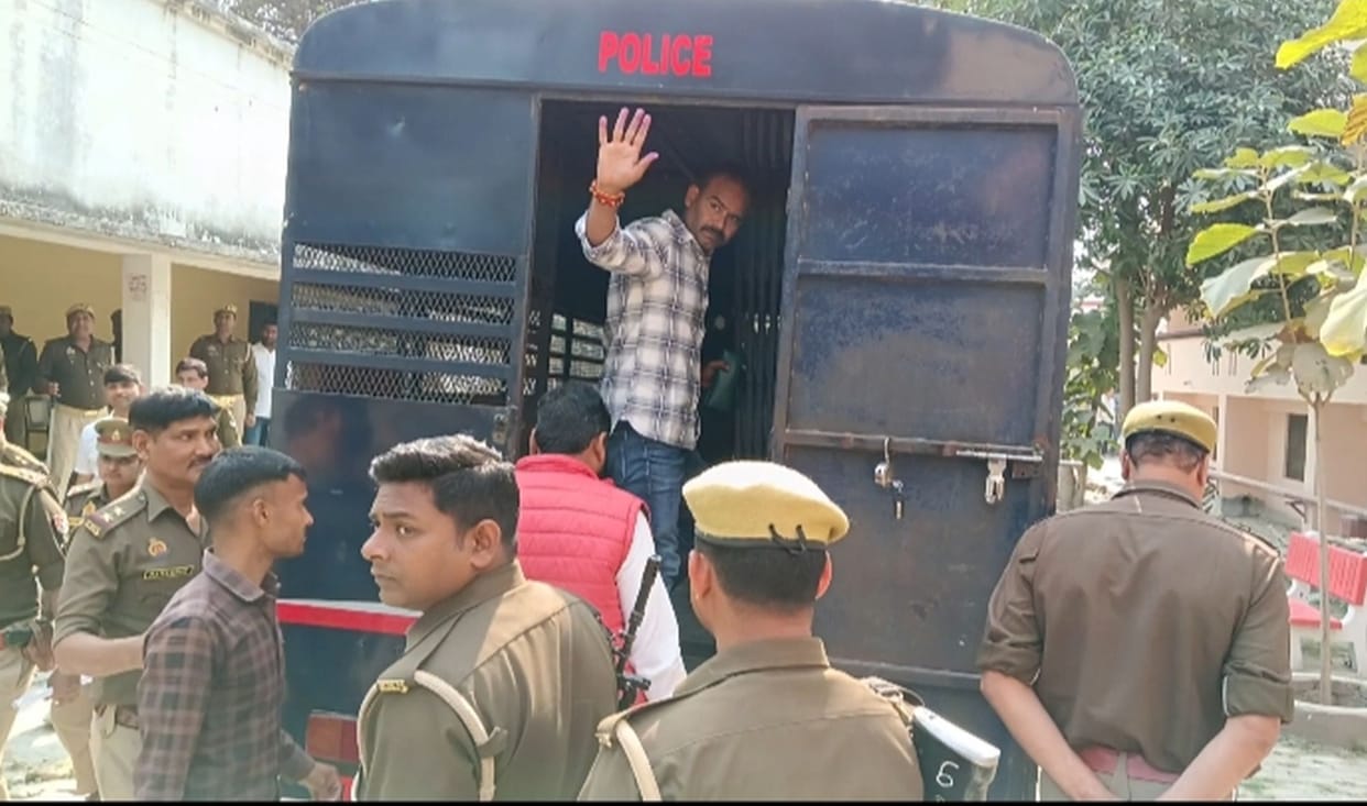 Three people including mafia Ajay Sipahi were sentenced to life imprisonment for the murder of Mansharam.