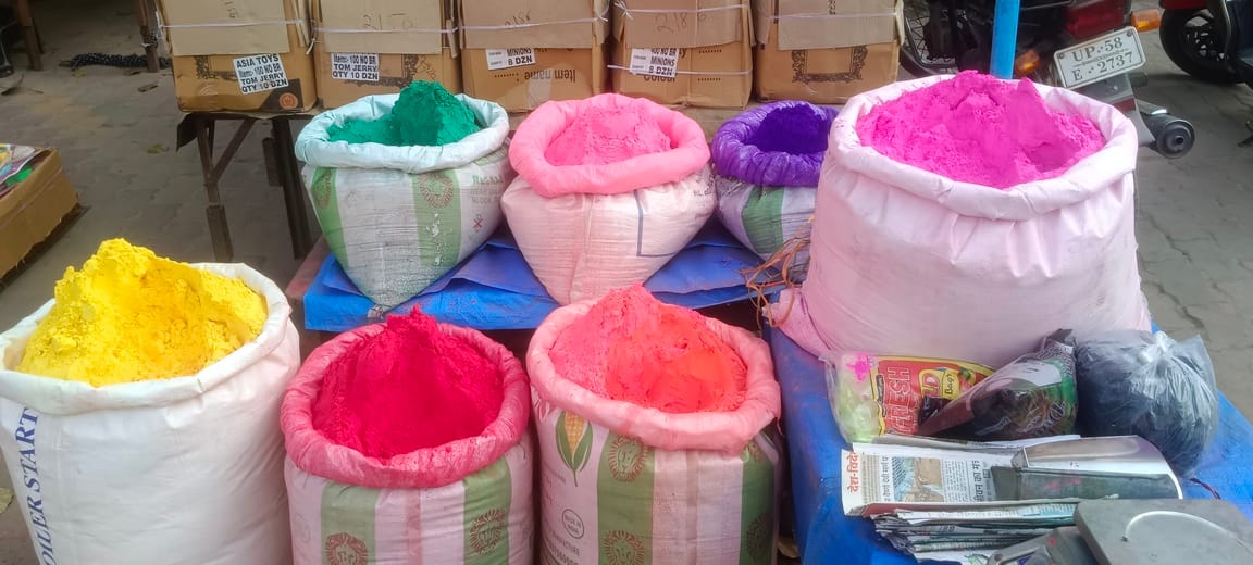 Markets are decorated with colours on Holi, beware of adulterated colours