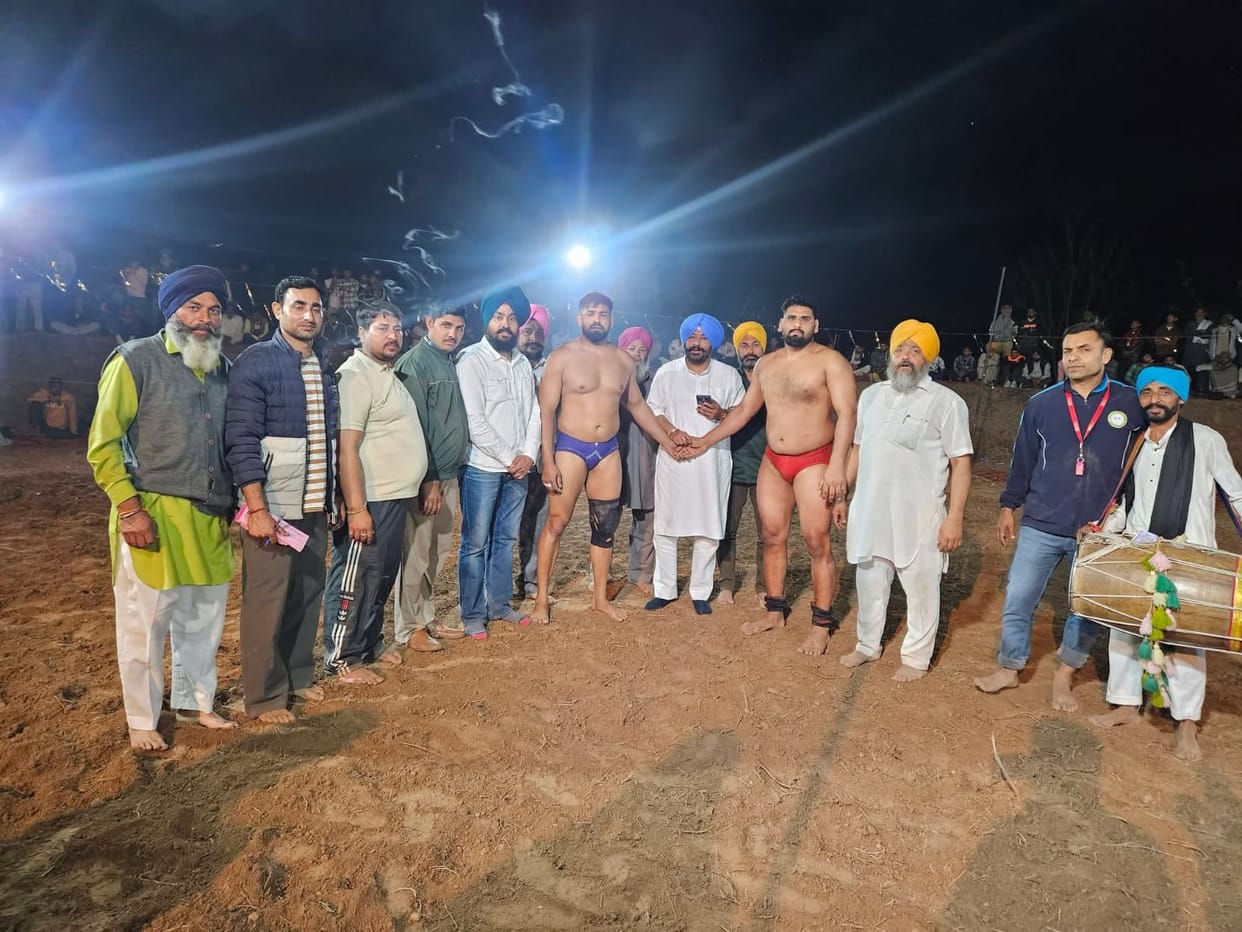 Wrestler Ankit Rauni defeated Narendra Khanna to win the Mali title.